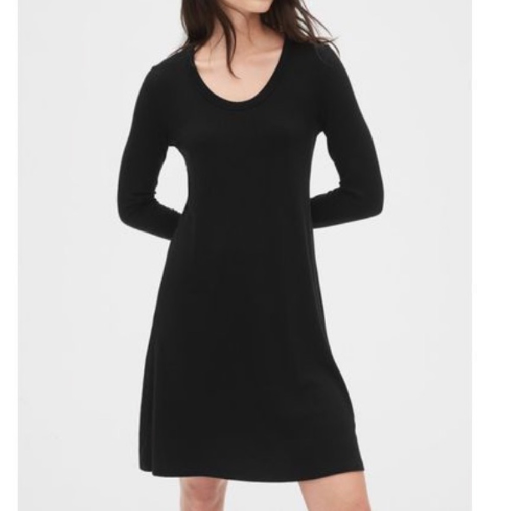 Gap long sleeve black U-neck swing dress L